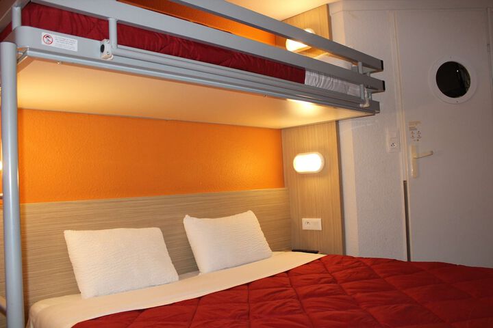 Room 16 of 39