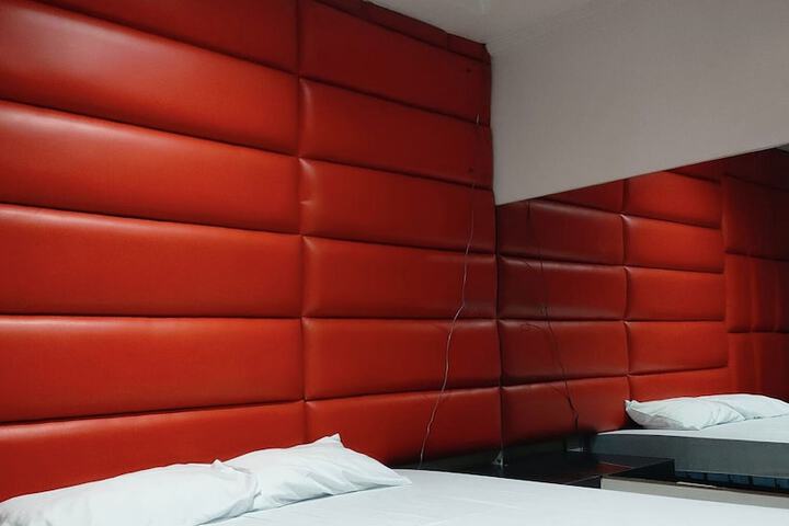 Room 27 of 48