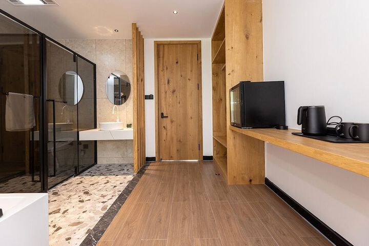 Room 12 of 159