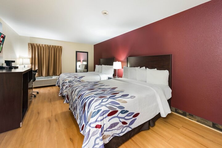 2 Queen Beds (1 of 6)