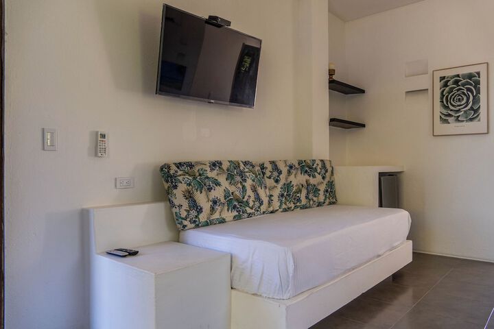 Room 10 of 98