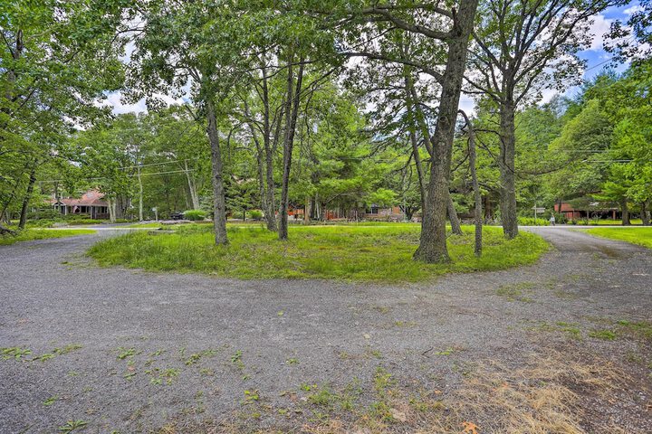 Bushkill House w / Deck & Community Amenities!