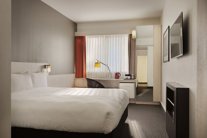Room 2 of 37