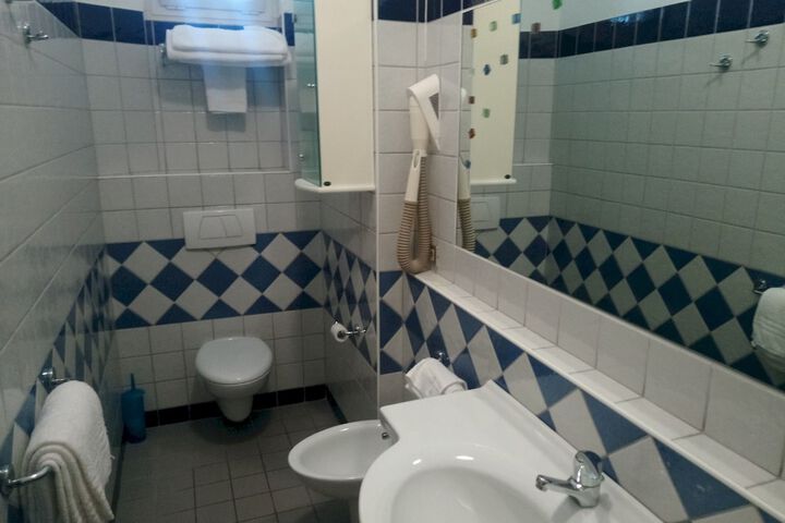 Room 7 of 40