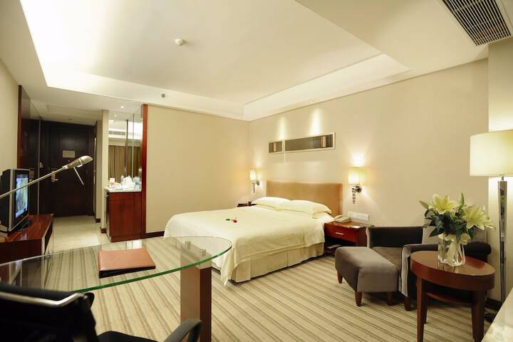 Room 7 of 8