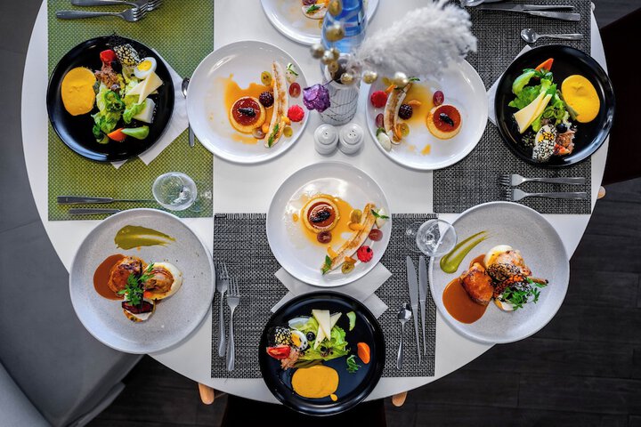 Dining 22 of 49