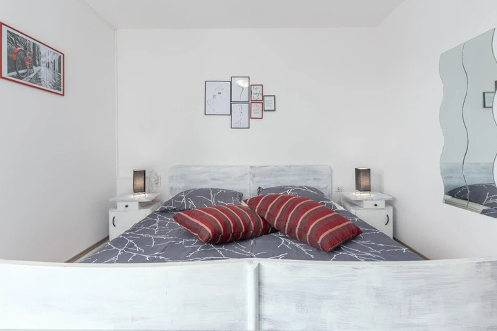 Room 6 of 22