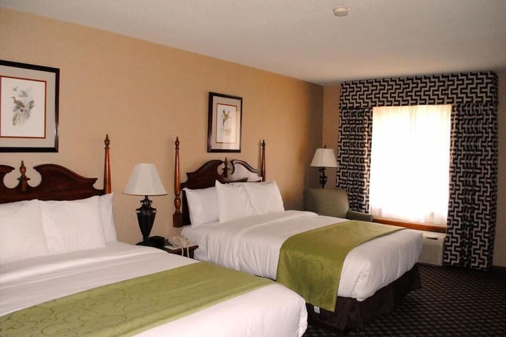 Executive 2 Queen Beds (4 of 8)