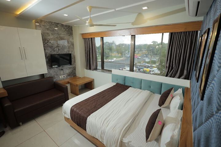 Room 5 of 14