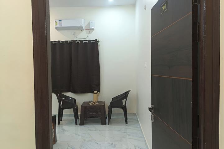 Room 9 of 19