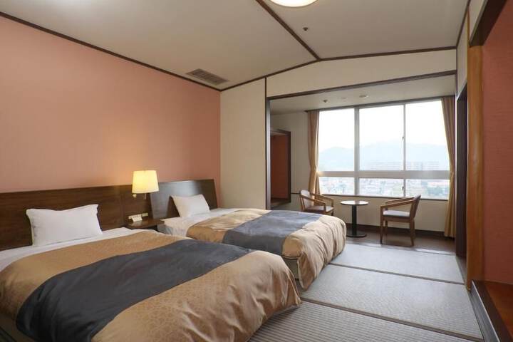 Room 7 of 27