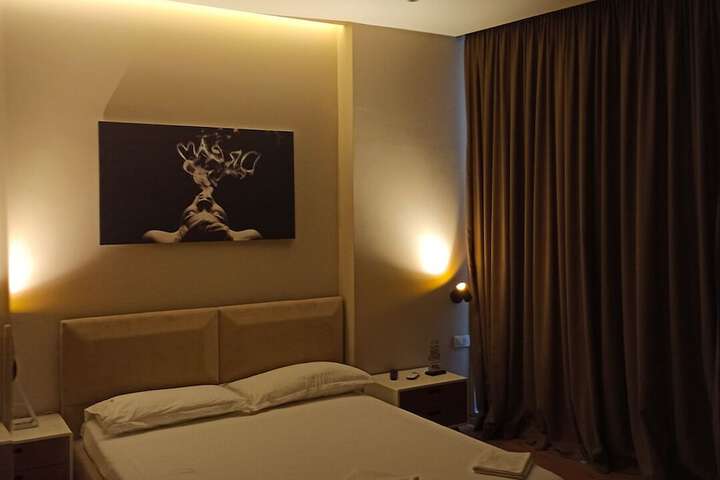 Room 13 of 30