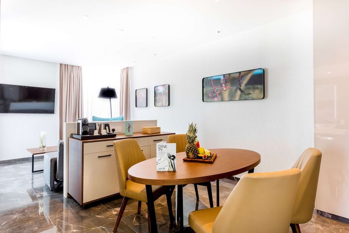 Room 40 of 165