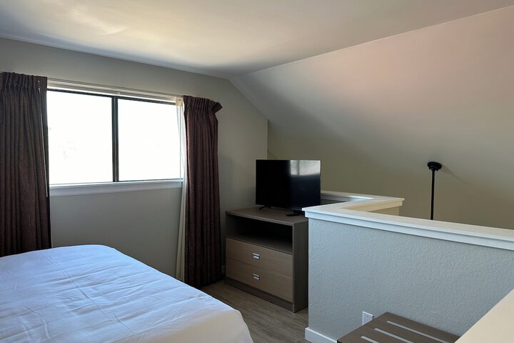 Room 12 of 38