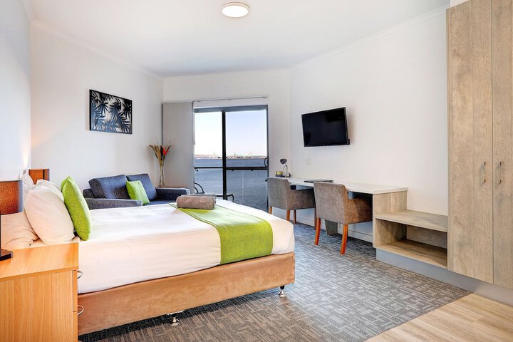 Room 12 of 80