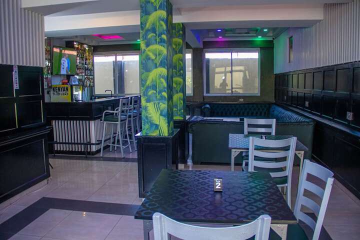 Lounge 71 of 98
