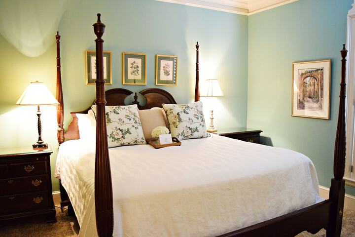 Room 52 of 227