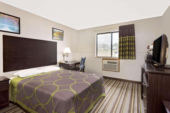 1 King Bed (7 of 10)