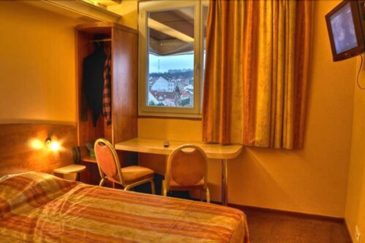 Room 30 of 62