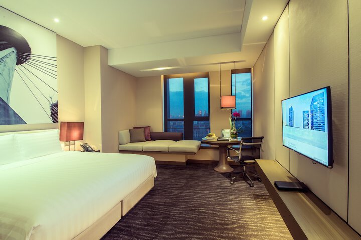 Room 5 of 37