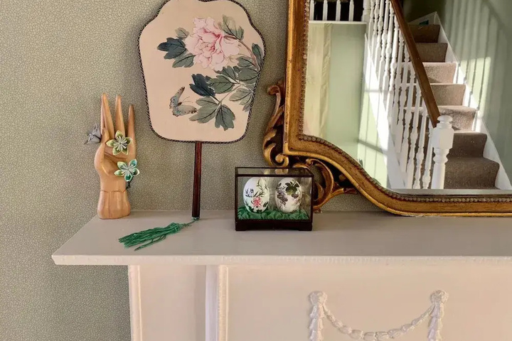 Room 8 of 12