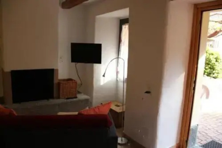 Room 2 of 8
