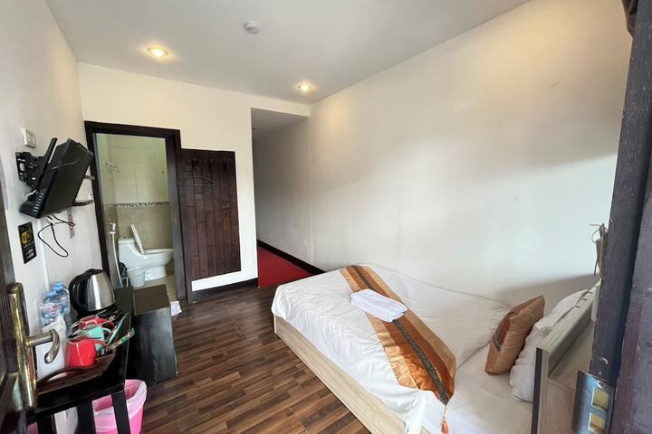 Room 43 of 68