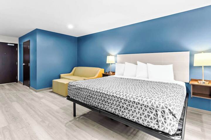 Room 9 of 35
