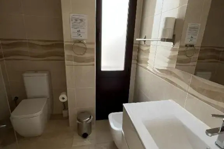 Room 4 of 12