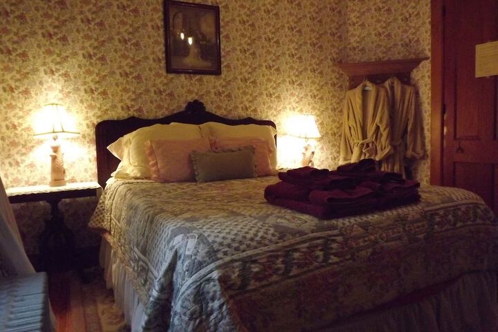 Room 5 of 100