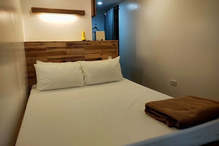 Room 4 of 33