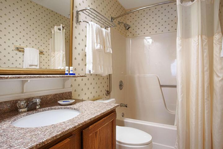 Suite 1 King Bed Second Floor Sofa Bed Kitchen Separate Living Area WiFi Full Breakfast (13 of 34)