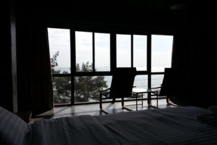 Room 19 of 38