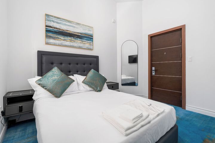 Room 15 of 42