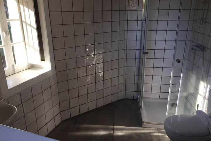 Room 27 of 36
