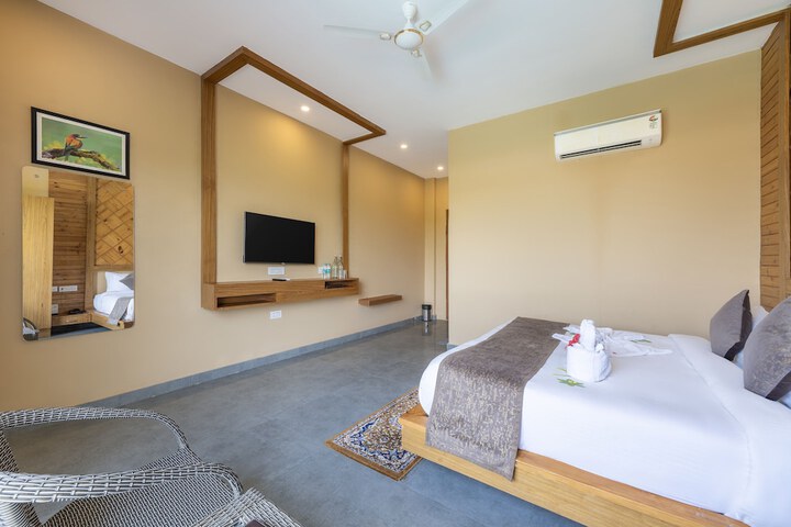 Room 8 of 74