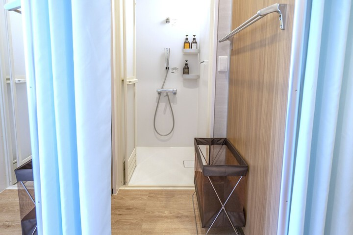 Room 30 of 64