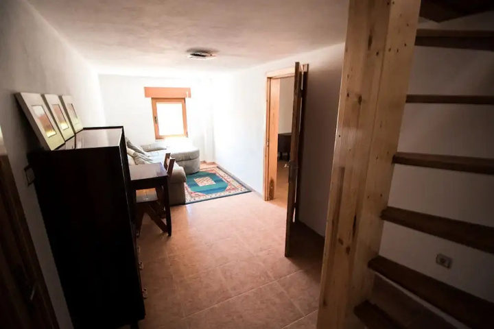 Room 4 of 20