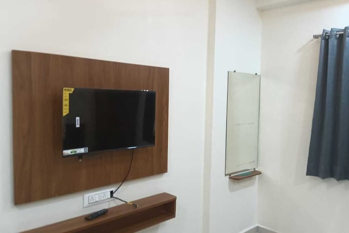 Room 13 of 20