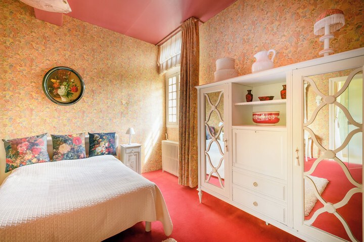 Room 9 of 52