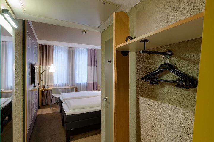 Room 12 of 60
