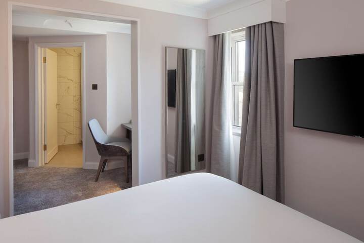 Room 46 of 177