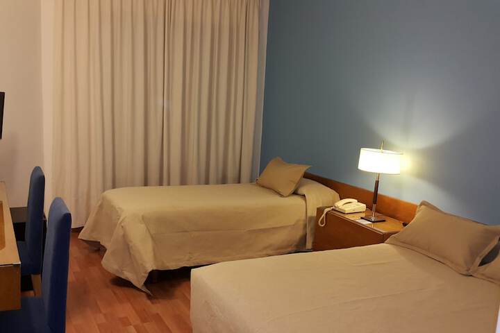 Room 8 of 33