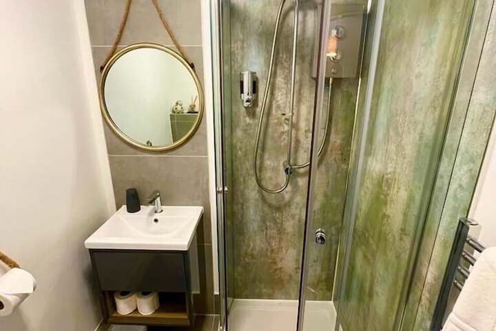 Room 3 of 27