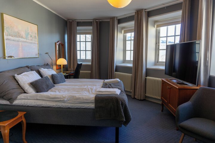 Room 8 of 50