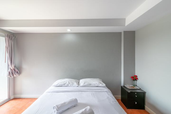 Room 7 of 28