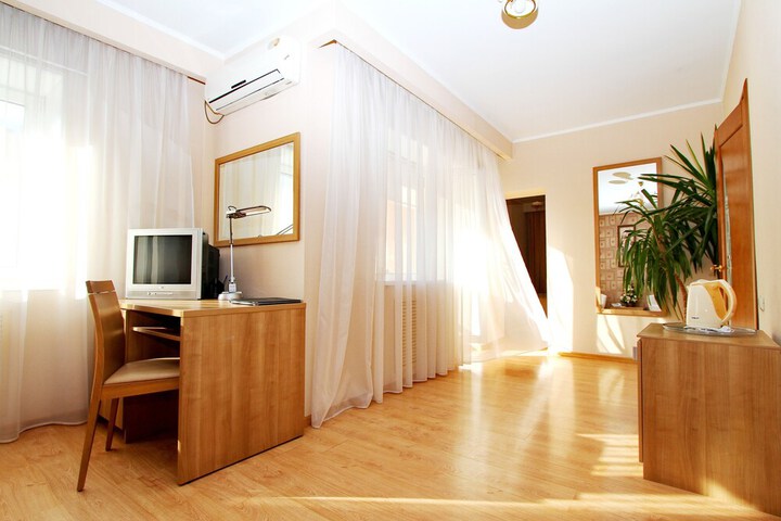 Room 10 of 66