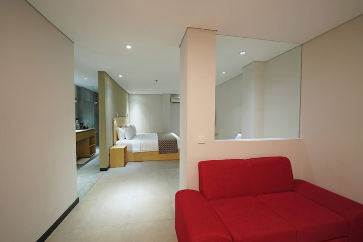 Room 33 of 64