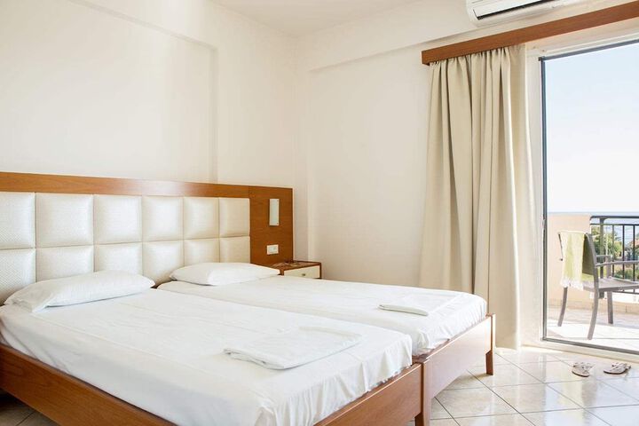 Room 4 of 67