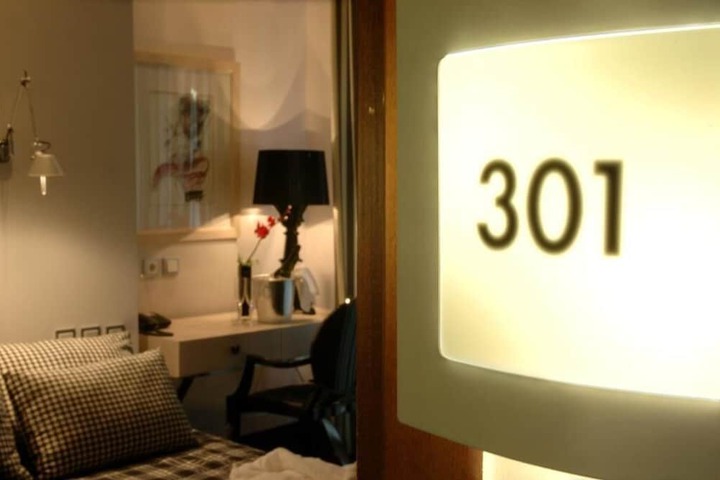 Room 9 of 30